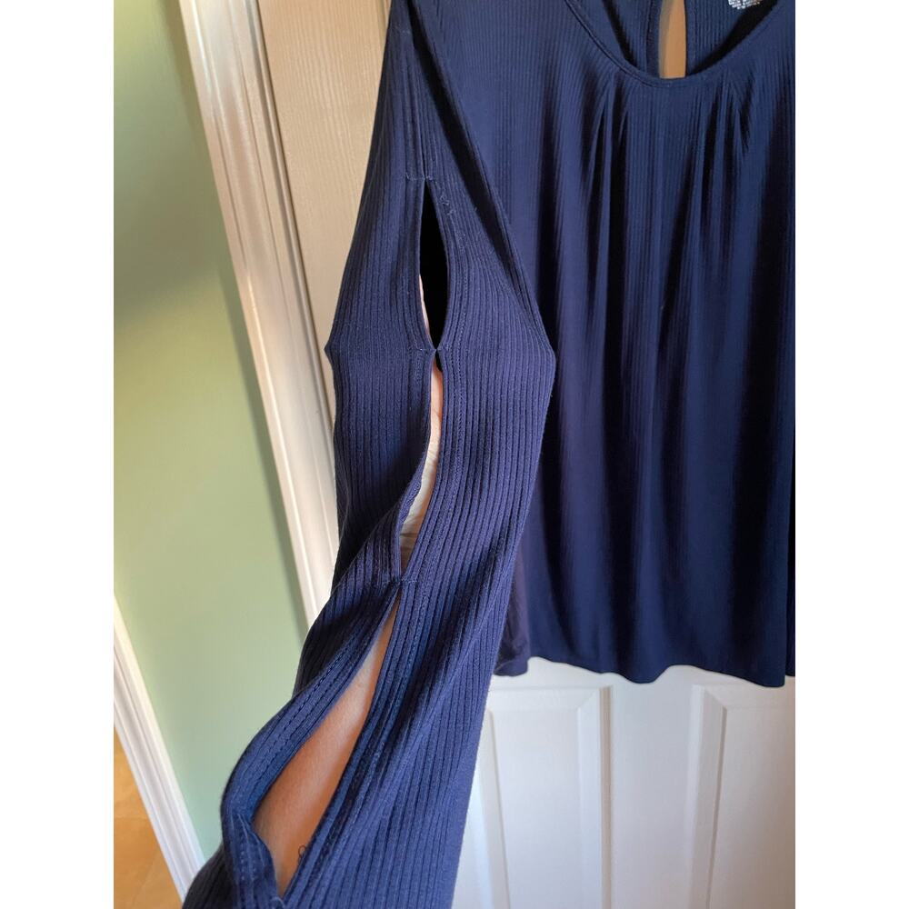 Lane Bryant Ribbed Knit Top NWT Sz 26/28 Stretch Blue Long Sleeve Cold Shoulder - Picture 4 of 6
